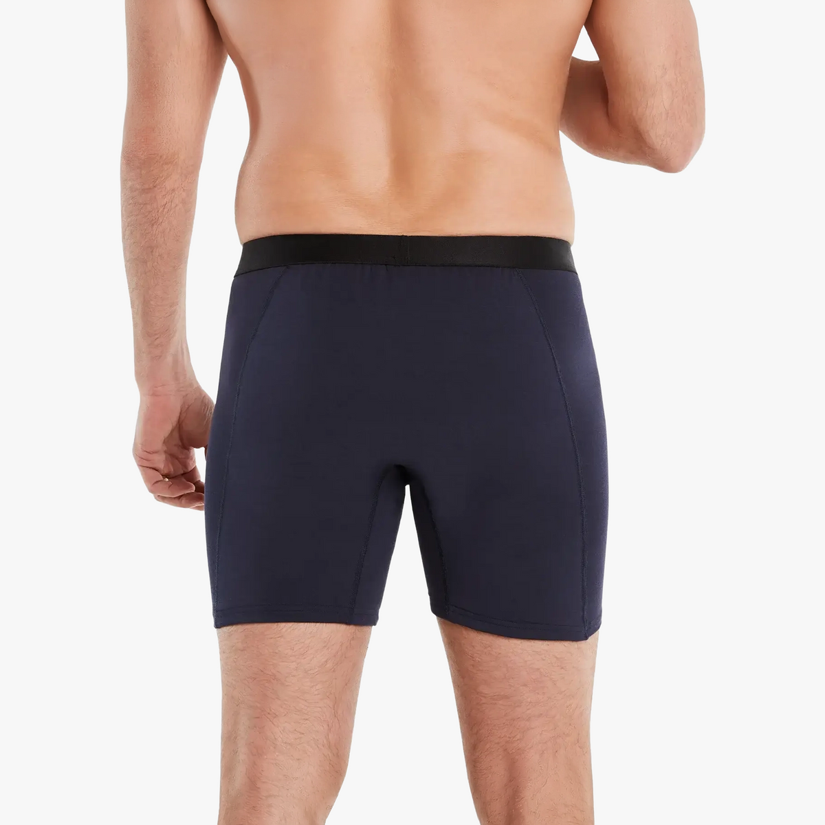Anti-Schweiß Boxershorts blau für Herren mit 3-Lagen-Technologie für 100% Schutz vor Schweißflecken, von hinten getragen
#farbe_blau